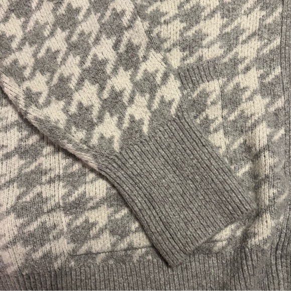Abercrombie and Fitch Gray and White Houndstooth Cardigan XL Women’s Cozy - Picture 6 of 11